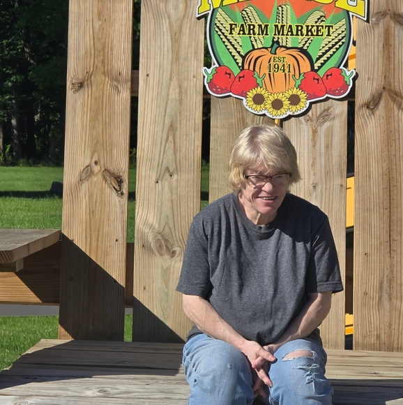 Meet your Posher, Kristie - Picture 2 of 2